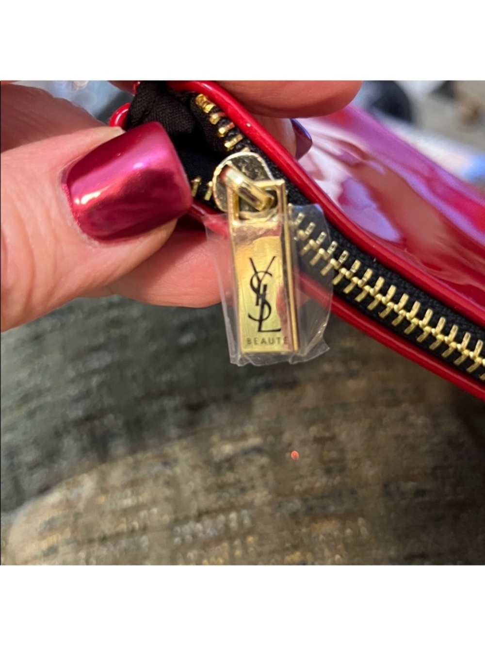 Yves Saint Laurent Red Patent Cosmetic Pouch with gold chain for shoulder bag. - Picture 3 of 7